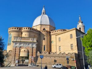 Loreto porta marina